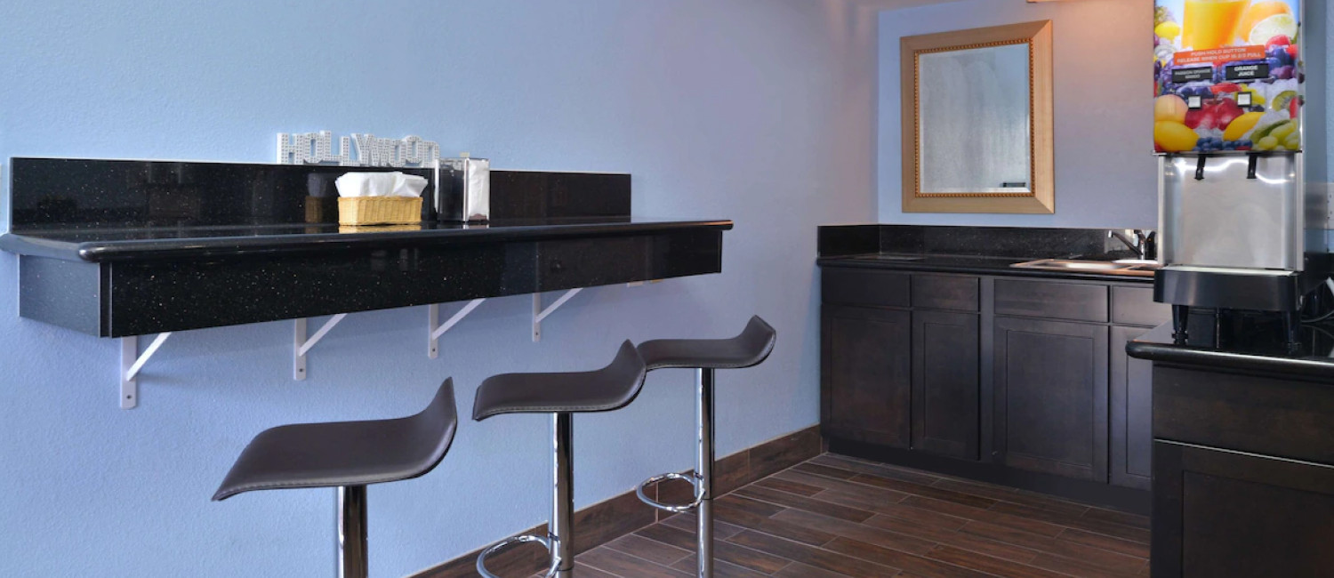 Check Out The Emerald Inn On Sunset