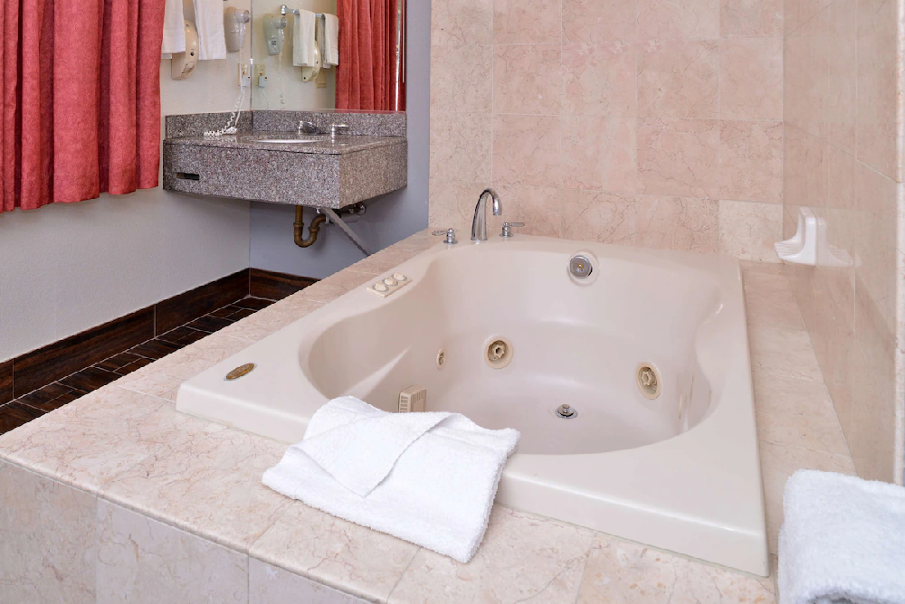 King Suite With Whirlpool Non Smoking