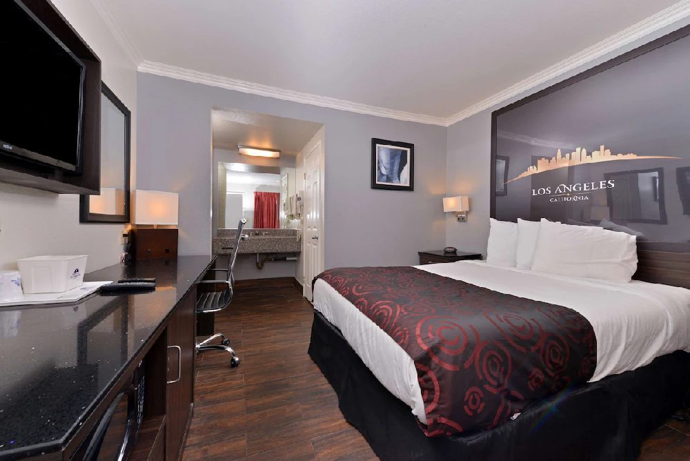 1 King Bed Non Smoking